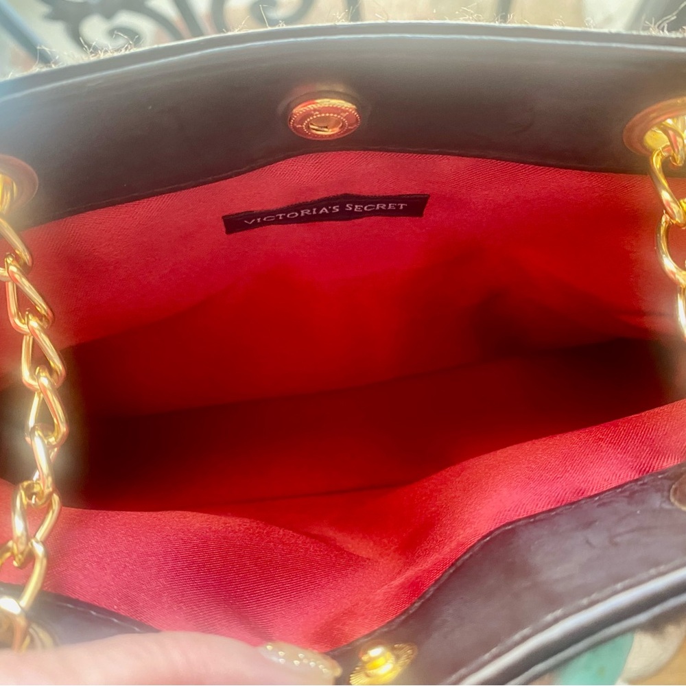 Elegant and fun Victoria Secret Brown Fur Shoulder and hand Bag with Gold Chain - Picture 5 of 5